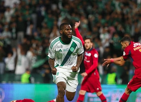 الأهلي يفوز على ضمك ويعتلي صدارة "دوري روشن" مؤقتًا