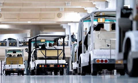 العربات اليدوية والكهربائية في الحرم