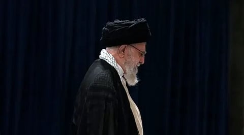 أحدهم على قوائم «عقوبات أمريكا» وتخوفات من اختيار «الابن».. إيران وأزمات «المرشد المنتظر»