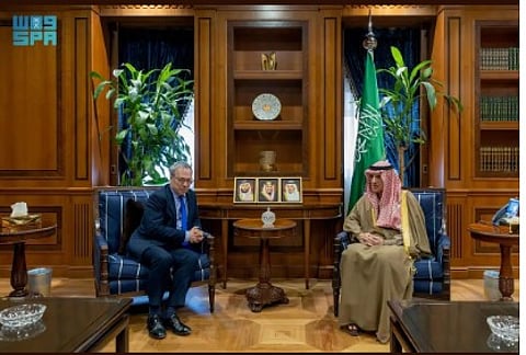 الجبير يبحث تطورات الأوضاع في المنطقة مع مسؤول بريطاني