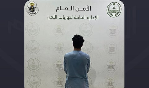 ضبط مقيم باكستاني لممارسته التسول بمنطقة المدينة المنورة