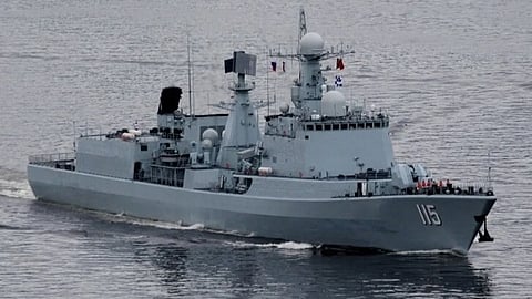 الصين تعزز قوتها البحرية بمدمرتين Type055