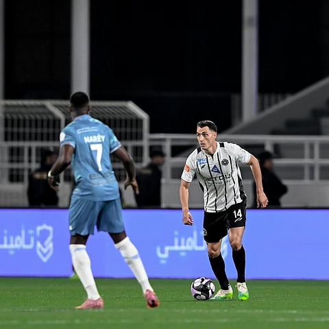 الشباب والأخدود