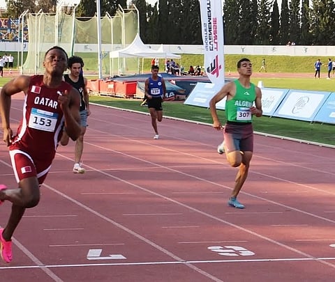 الاتحاد العربي واللجنة المنظمة يبحثان ترتيبات بطولة الشباب والشابات لألعاب القوى في تونس