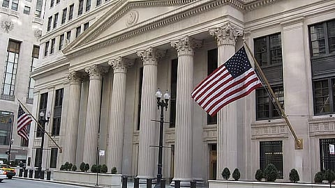 البنك المركزي الأمريكي يبقي أسعار الفائدة الرئيسية دون تغيير