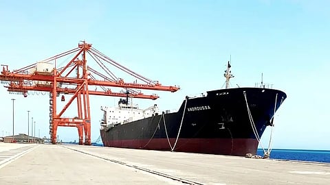 استمرار تدفق النفط من ميناء ينبع بشكل طبيعي.. وارتفاع متوقع في الشحنات لمستويات قياسية