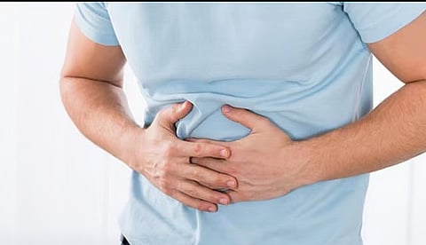 «الخضيري» يحذر: الإفراط في حلويات العيد قد يسبب أعراضًا هضمية مشابهة للنزلة المعوية