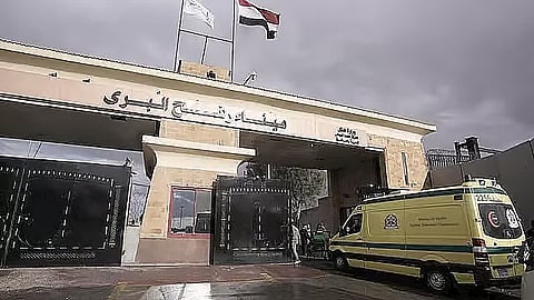 معبر رفح البري يستقبل دفعة جديدة من العائدين الفلسطينيين إلى غزة