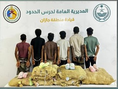 حرس الحدود بجازان يقبض على 6 يمنيين لتهريبهم 68 كيلوجراما من القات المخدر