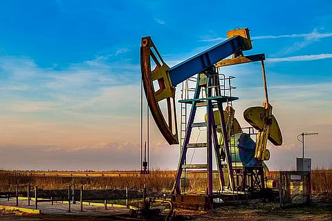 خبير أسواق مالية: ارتفاع أسعار النفط يعزز جاذبية أسهم الطاقة