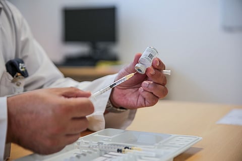 مع ضعف المناعة.. الصحة توضح 5 لقاحات مهمة لكبار السن