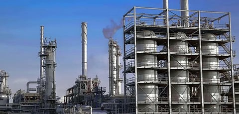 «البترول الكويتية»: اندلاع حرائق في عدد من وحدات مصفاة ميناء الأحمدي جراء استهدافها بمسيرات