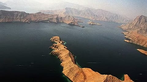 800 بحار عالقون في مياه الخليج العربي بسبب أزمة مضيق هرمز