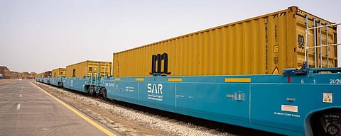 رئيس«سار» يتفقد العمليات التشغيلية بمحطة الشحن بالجبيل