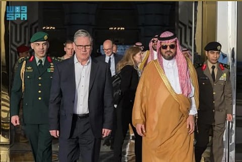 رئيس الوزراء البريطاني يغادر جدة