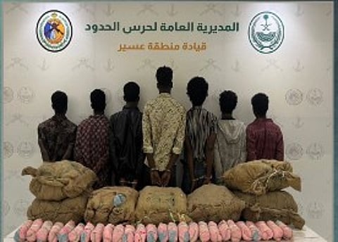 حرس الحدود بعسير يقبض على 7 إثيوبيين لتهريبهم 147 كيلوجراما من القات المخدر