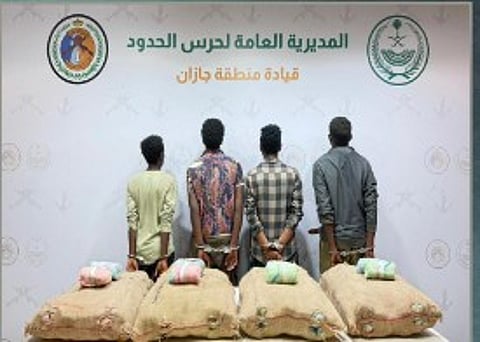 حرس الحدود بجازان يقبض على 4 إثيوبيين ويمنيين لتهريبهم 80 كيلوجراما من القات المخدر