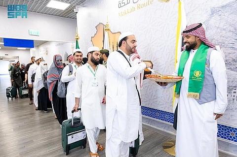 وصول أولى رحلات مستفيدي مبادرة «طريق مكة» من باكستان إلى مطار الأمير محمد بن عبدالعزيز الدولي بالمدينة المنورة