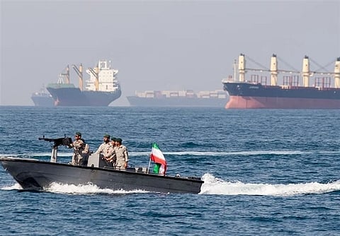 الحرس الثوري يستولي على سفينتين ويقتادهما إلى المياه الإيرانية