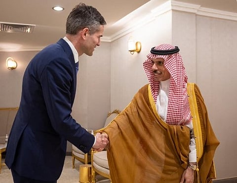 وزير الخارجية يستعرض مجالات التعاون الثنائي مع نظيره الهولندي