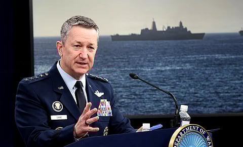 «دان كين»: الولايات المتحدة ستواصل اعتراض السفن الإيرانية في المحيطين الهادي والهندي