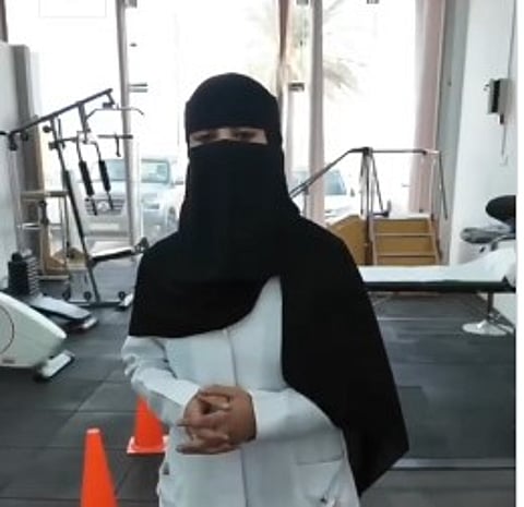 الجوري العنزي..أخصائية سعودية ساعدت طفلة في استعادة القدرة على المشي إثر إصابتها بمرض نادر