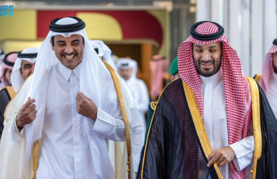 ولي العهد يستقبل أمير قطر في جدة قبيل القمة الخليجية التشاورية