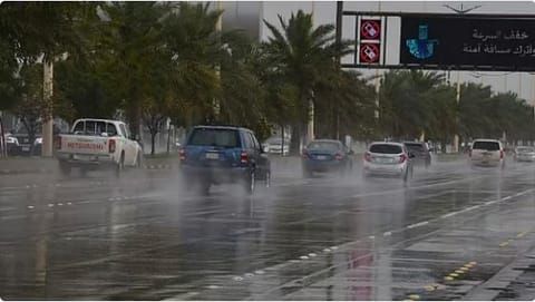 «الأرصاد» يحث على اتباع تنبيهات الجهات المختصة بشأن الأمطار الغزيرة