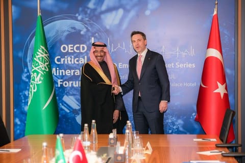 «الخريف» يناقش مع وزير الطاقة التركي سبل تعزيز التعاون بين البلدين في قطاع التعدين