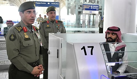 اللواء المربع يتفقّد جوازات مطار الأمير محمد بن عبدالعزيز بالمدينة المنورة