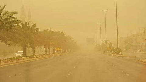 مركز الأرصاد: عوالق ترابية على منطقة نجران