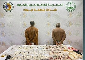 حرس الحدود بتبوك يقبض على مواطنين لتهريبهما أكثر من 126 ألف قرص من الإمفيتامين المخدر