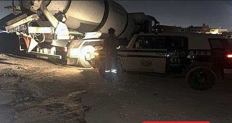 «الأمن البيئي» يضبط مقيمًا باكستانيًا لتفريغه مواد خرسانية في المدينة المنورة