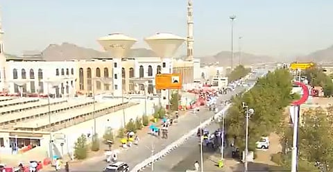 توافد ضيوف الرحمن إلى مسجد نمرة للاستماع إلى خطبة عرفة وأداء صلاتي الظهر والعصر