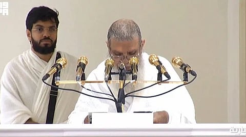 الشيخ علي الحذيفي في خطبة عرفة: التوحيد والتقوى والابتعاد عن الجدل والشعارات السياسية أساس الحج