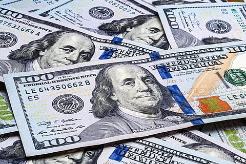 الدولار يستقر قرب أعلى مستوياته في أسبوع