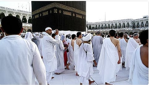 الحجاج المتعجلون يؤدون طواف الوداع بيسر وطمأنينة