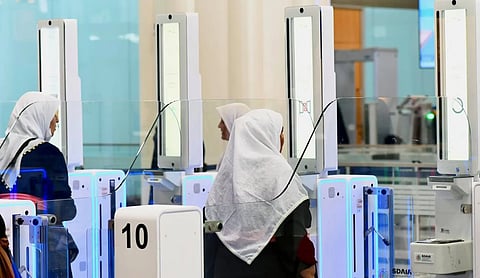 «الجوازات» تواصل جهودها لإنهاء إجراءات مغادرة ضيوف الرحمن عبر المنافذ الدولية