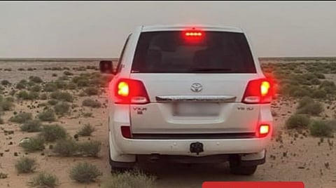 ضبط مواطن لدخوله بمركبته في الفياض والروضات البرية بمحمية الإمام عبدالعزيز