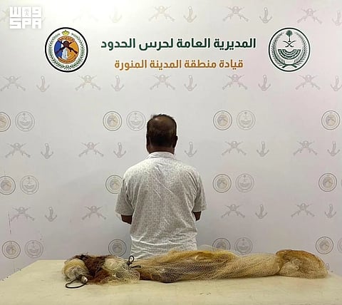 حرس الحدود بالمدينة المنورة يضبط مقيمًا بنجلاديشيًا لمخالفته لائحة الأمن والسلامة البحرية