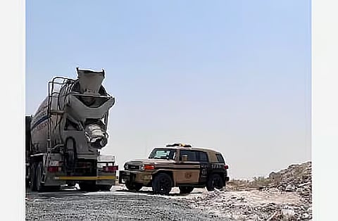 ضبط مقيم هندي لتلويثه البيئة والإضرار بالتربة بتفريغ مواد خرسانية بالمدينة المنورة
