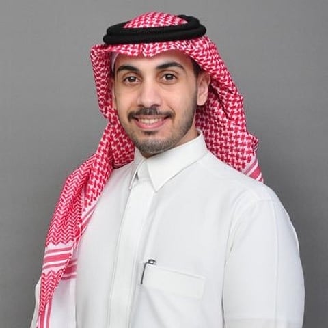 أخصائي علاج طبيعي يوضح أفضل وضعيات للنوم لمن يعاني من آلام في الفقرات