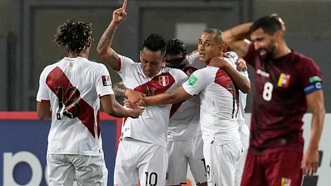 منتخب بيرو يواصل صحوته في تصفيات المونديال بفوز ثمين على فنزويلا