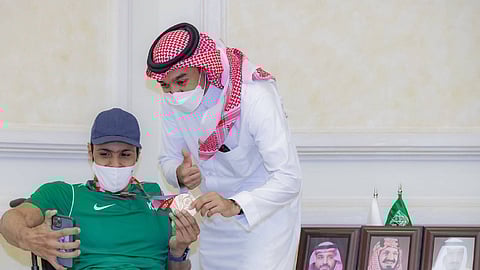 الفيصل يستقبل البطل عبدالرحمن القرشي بعد إنجاز «البرونزية البارلمبية»