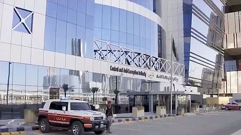 إيقاف وكيل جامعة امتلك 19 عقارا و13 مليون ريال خلال فترة عمله