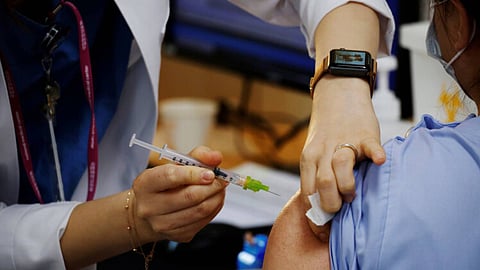 «الصحة» تؤكد على مأمونية اللقاحات بالمملكة وتكشف الفئة العمرية المناسبة لكل منها