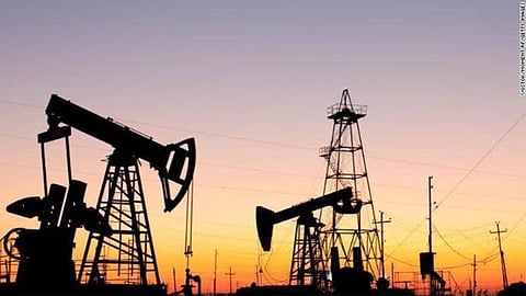 أسعار النفط تتراجع متأثرة بمخاوف ضعف الطلب في أمريكا وآسيا