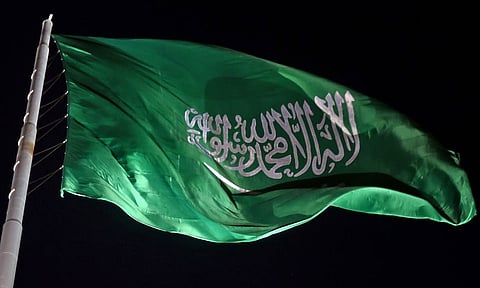نشرة «عاجل».. القبض على امرأة تسيء لإحدى المناطق وإلزام الشاحنات بمواعيد لدخول المدن الرئيسة