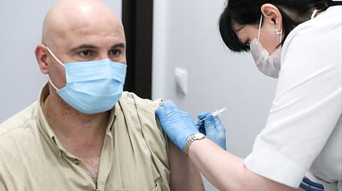 مختلطة ومتطابقة.. بريطانيا تستعد لجرعات معزَّزة من لقاحات كورونا