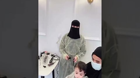 وفاء صقر أول حلاقة سعودية تروي تجربتها: لدي طريقة للتعامل مع الأطفال